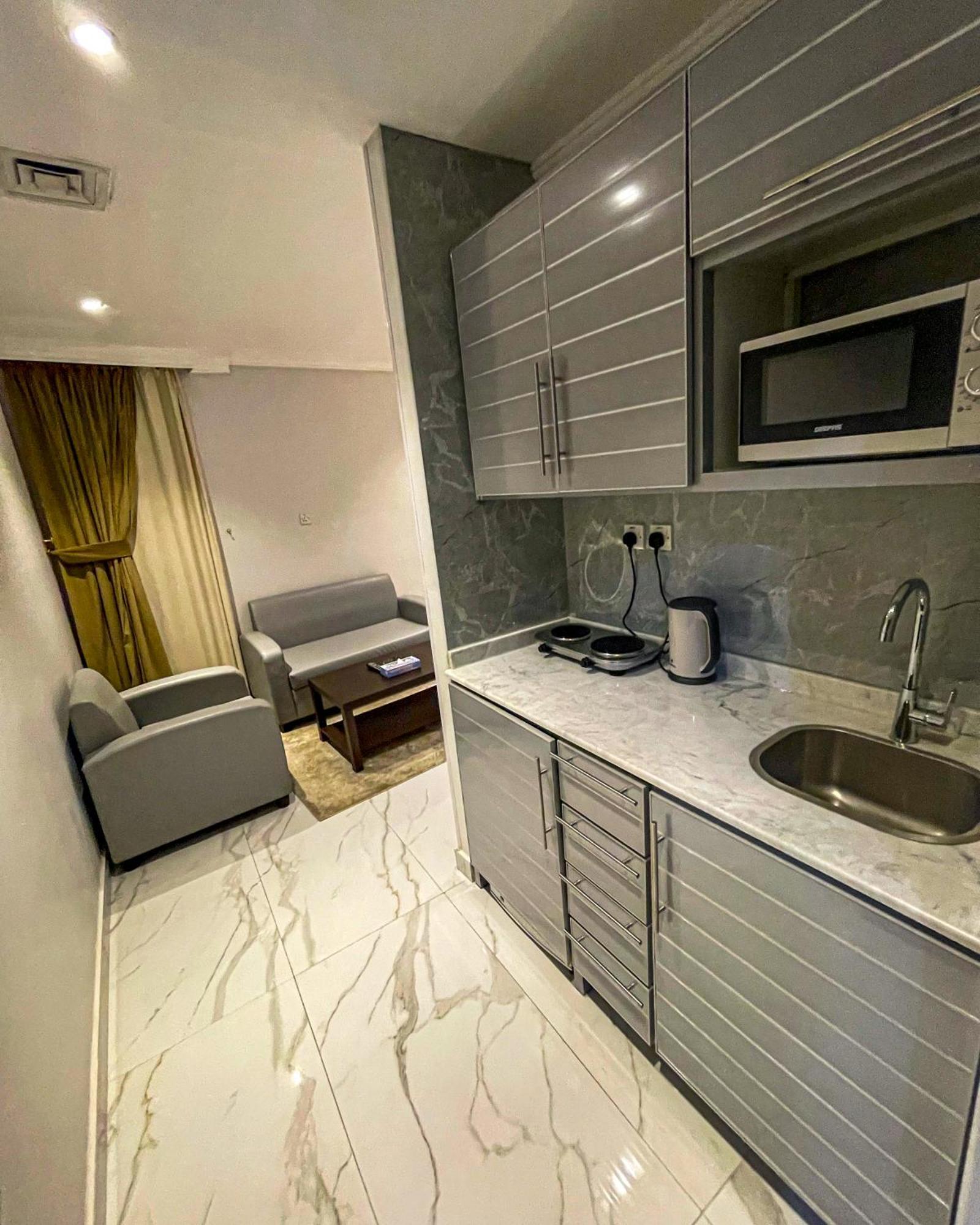 Continental Suite Farwaniya Кувейт Экстерьер фото