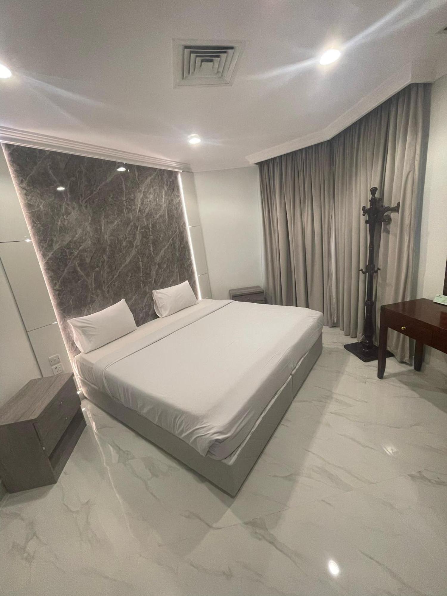 Continental Suite Farwaniya Кувейт Экстерьер фото