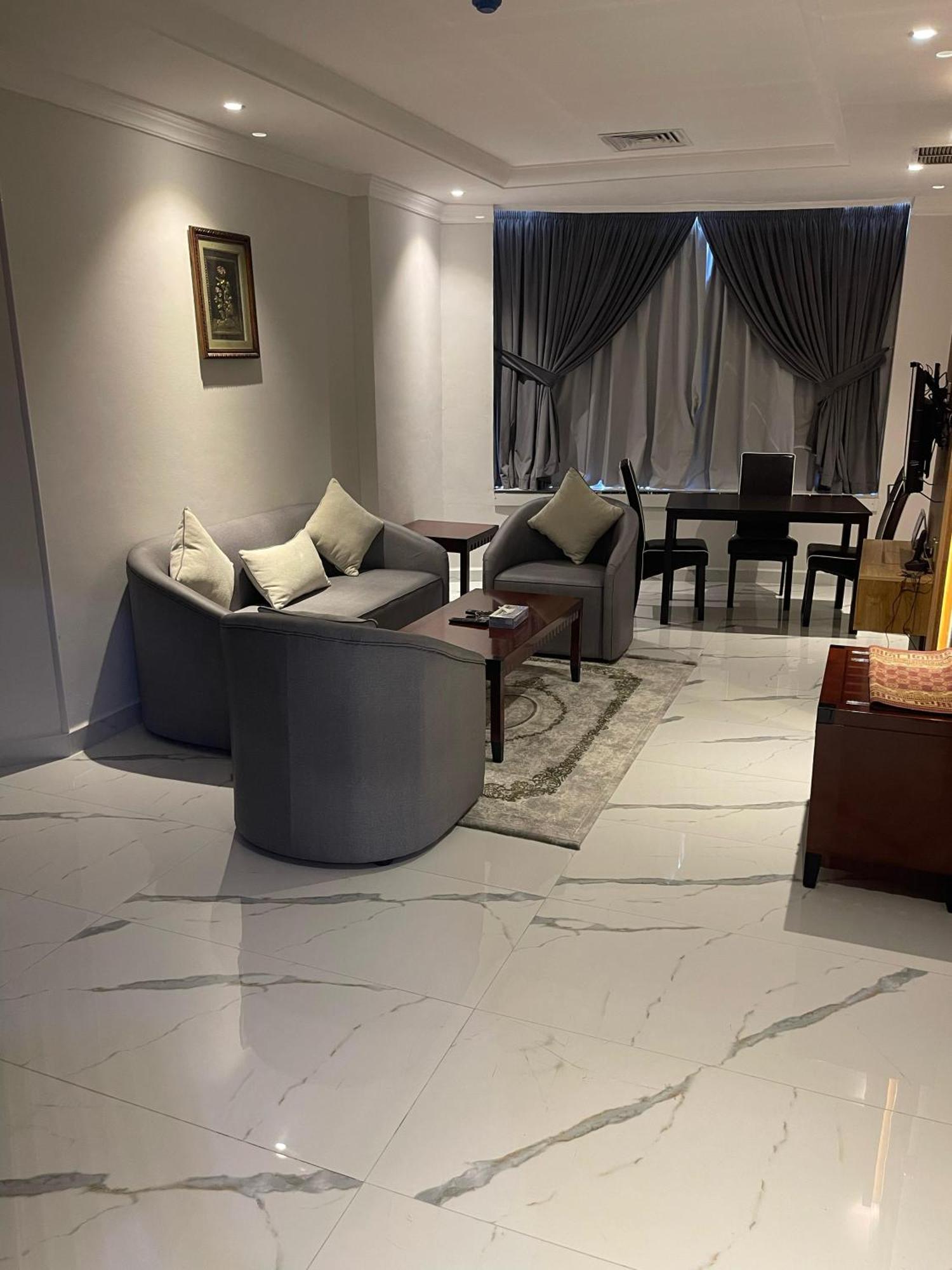 Continental Suite Farwaniya Кувейт Экстерьер фото